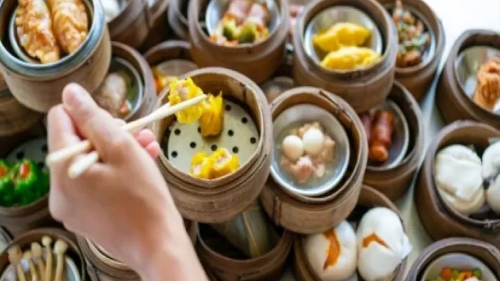 Kişi Arvadını Həddindən Artıq Yediyinə Görə Məhkəməyə Verdi