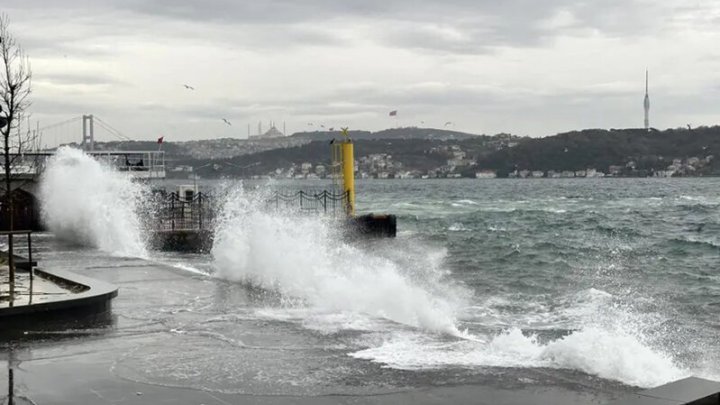 Türkiyədə Fırtına Həyatı Iflic Etdi - 3 Nəfər öldü-Fotolar