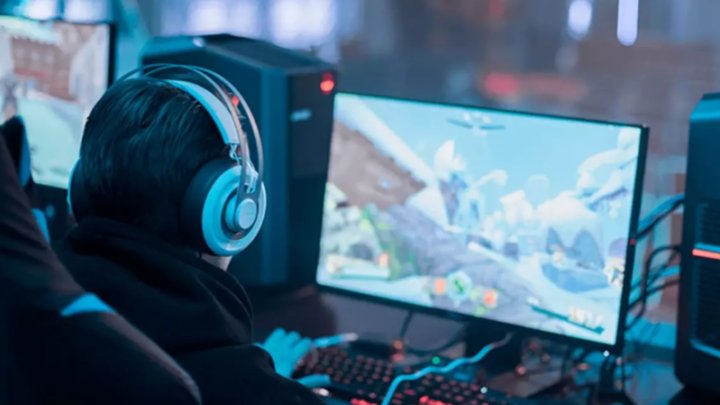 Faciə: Onlayn Oyuna Həddən Artıq Aludə Olan Tələbənin Acı Sonu