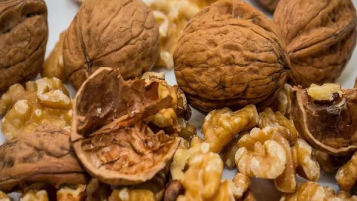 Qoz Qabıqlarını Atmayın: Evdə çox Işinizə Yarayacaq Qoz Qabıqlarını Atmayın: Evdə çox Işinizə Yarayacaq