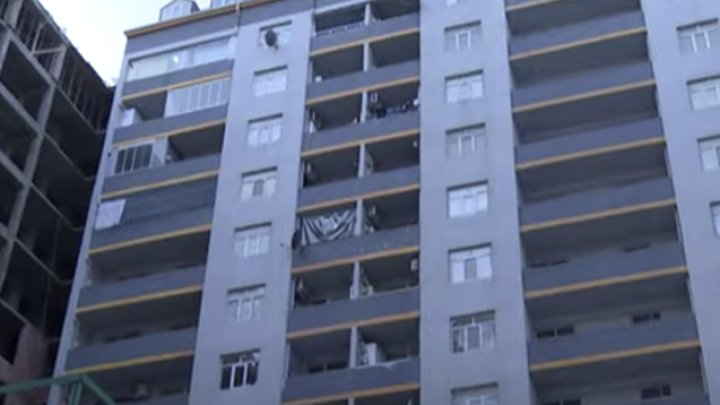 16-cı Mərtəbədən Yıxılaraq öldü 16-cı Mərtəbədən Yıxılaraq öldü