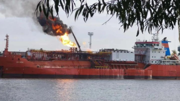 Qara Dənizdə Türkiyə Bayrağı Altında üzən Gəmi Vuruldu Qara Dənizdə Türkiyə Bayrağı Altında üzən Gəmi Vuruldu