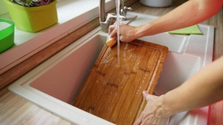 Doğrama Taxtalarını əsla Yuyucu Tozla Yumayın - SƏBƏB Doğrama Taxtalarını əsla Yuyucu Tozla Yumayın - SƏBƏB