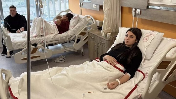 Midyə Yedikdən Sonra Səhhəti Pisləşən 4 Gənc Xəstəxanaya Yerləşdirildi Midyə Yedikdən Sonra Səhhəti Pisləşən 4 Gənc Xəstəxanaya Yerləşdirildi