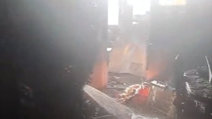 Bakıda Yataqxanada Yanğın - Video Bakıda Yataqxanada Yanğın - Video