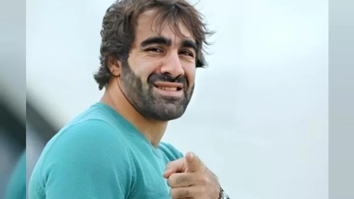 Rafael Ağayev Məsciddə: İdmançının Ibadəti Sosial şəbəkələri Fəth Etdi