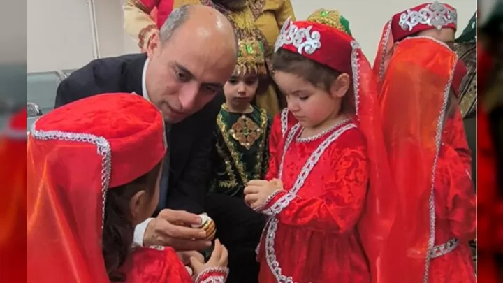 Emin əmrullayev Xankəndidə Uşaqlarla Yumurta Döyüşdürdü –