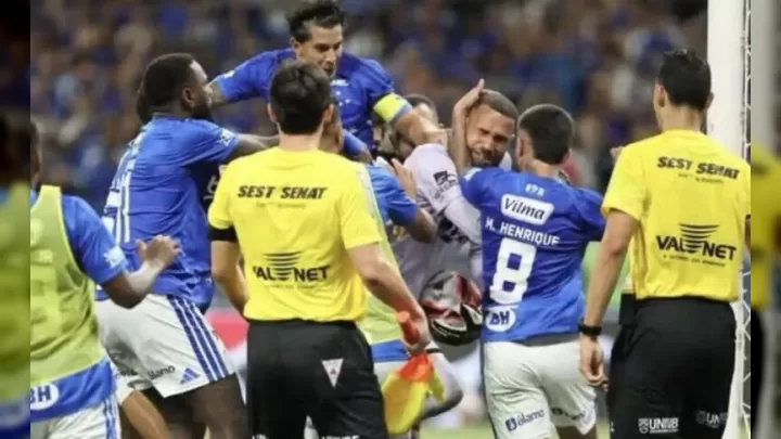 Braziliyada Futbol Davası: Matçda Rekord Sayda – 23 Qırmızı Kart!