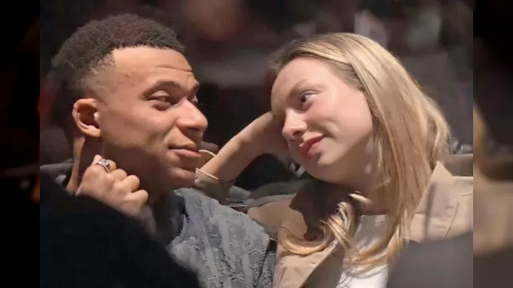 Mbappe Və Ester Eksposito Ayrılır? Aktrisanın Səmimi Görüntüləri!