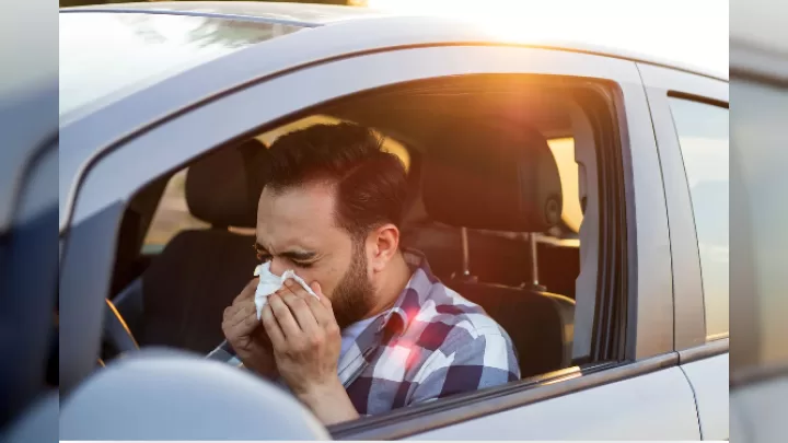 Asqırmağı Saxlamaq Təhlükəlidirmi? Göz Və Qulaq Zədələnmələri!