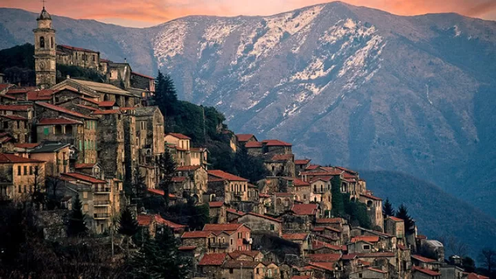 İtaliya Dağlarında 1 Avroya Ev: Bu Fürsəti Qaçırmayın!