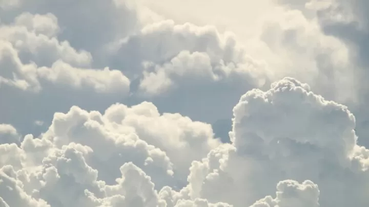 Buludlar Nə Qədər Ağırdır? Göydəki çəkinin Sirri