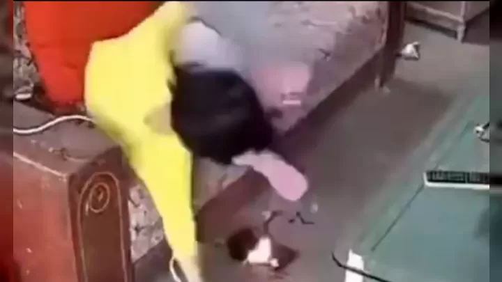 çində Azyaşlının Telefonu Partladı: Anında Alov Topuna Döndü – Vi̇deo