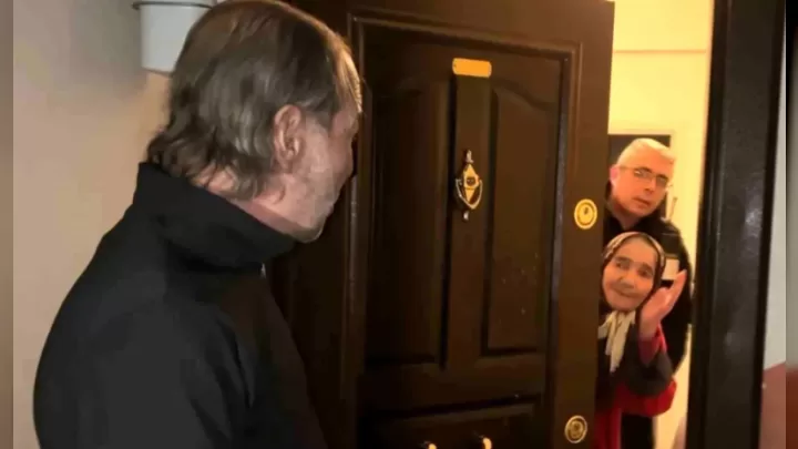 Alzheimer Xəstəsi Ana Oğlunu Tanımadı: Aksarayda Yaşananlar