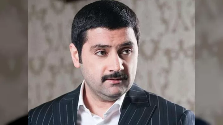 İzzət Bağırovdan Geyiminə Edilən Tənqidlərə Səs Küylü Cavab