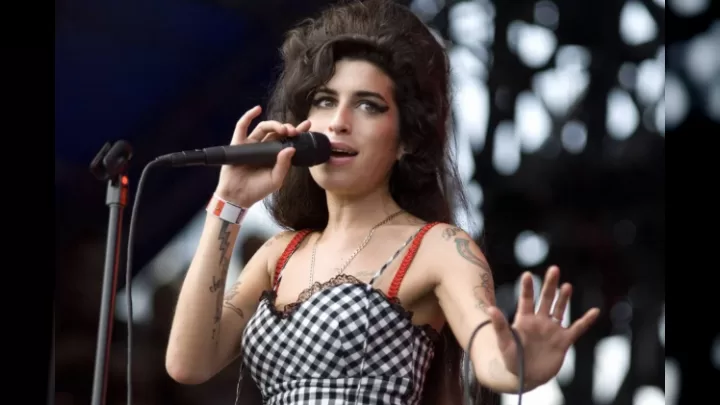 Emi Uaynhausun Faciəvi Taleyi: 27 Yaşında Sönən Ulduz