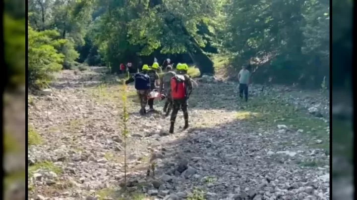 Qəbələdə Faciə: 50 Yaşlı Kişi Dağda Yıxılaraq Yaralandı – Xilasetmə əməliyyatı